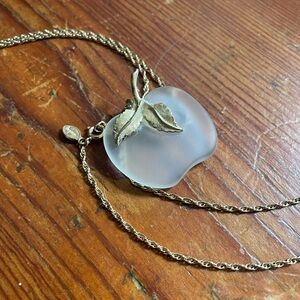 VTG Avon frosted apple 80s pendant & rope chain
